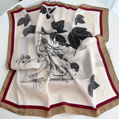 Foulard carré en satin à fleurs