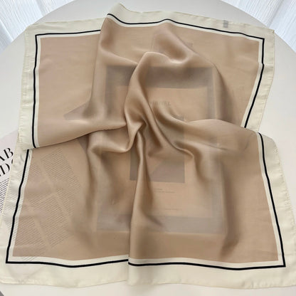 Foulard carré en satin à fleurs