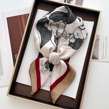 Foulard carré en satin à fleurs